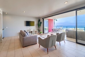 Living area - Ocean Park 08 (San Diego)