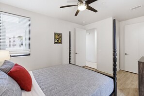 Condo, Multiple Beds, Balcony, Ocean View | 3 bedrooms, individually decorated, individually furnished, free WiFi - Ocean Park 09 (San Diego)