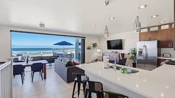 Condo, Multiple Beds, Balcony, Ocean View | Interior