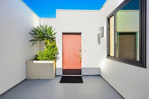 Property grounds - Ocean Park 09 (San Diego)