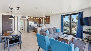 Condo, Multiple Beds, Balcony, Beach View | Living area