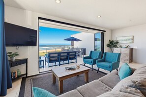 Apartment, Mehrere Betten, Balkon, Strandblick | Wohnbereich