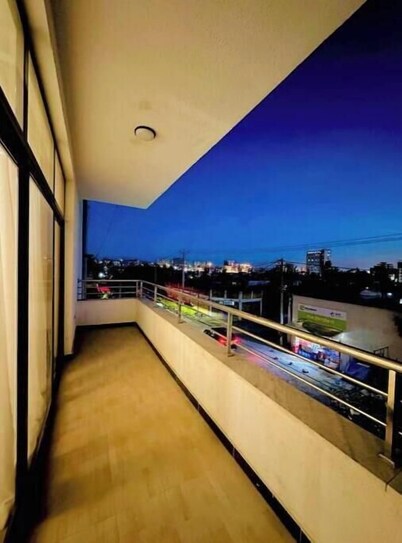 Luxurious Apartment: Spacious & Elegant retreat!