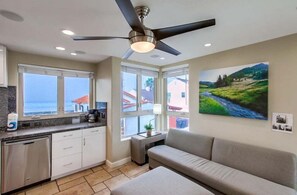 ハウス ベッド (複数台) パティオ オーシャンビュー | リビング エリア