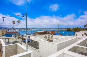 Outdoor dining - Pacific Pearl (San Diego)