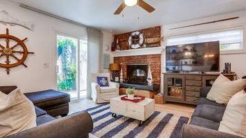 Cottage, Multiple Beds, Patio, Ocean View | Living area