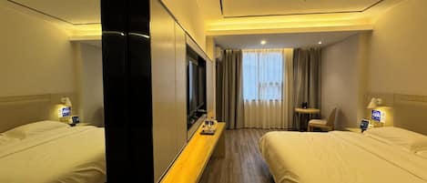 Escritorio y espacio para trabajar con laptop