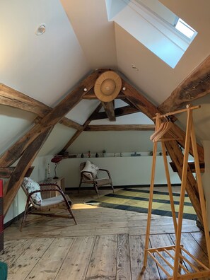 Interior - Cocoon House – Private Garden & Exposed Beams – Peaceful Retreat 1h from Paris (Villeblevin)