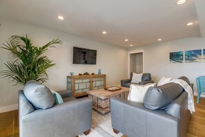 House, Multiple Beds, Patio, Ocean View | Living area