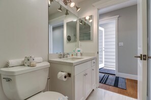 House, Multiple Beds, Patio, Ocean View | Bathroom