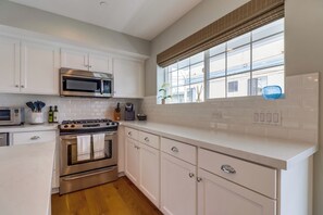 House, Multiple Beds, Patio, Ocean View | Private kitchen