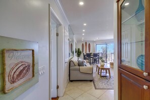 Condo, Multiple Beds, Hot Tub, Ocean View | Living area