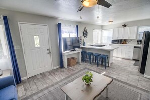 House, Multiple Beds, Hot Tub, Ocean View | Private kitchen