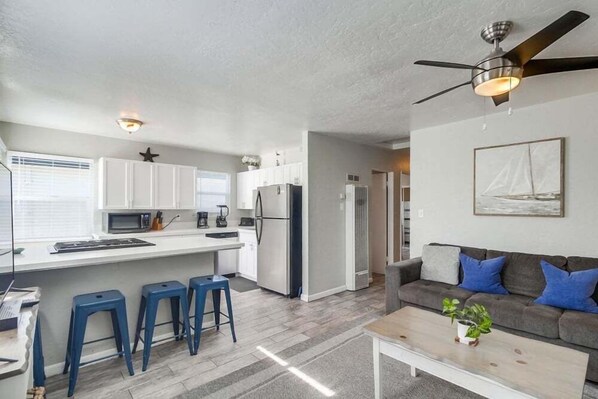 House, Multiple Beds, Hot Tub, Ocean View | Private kitchen