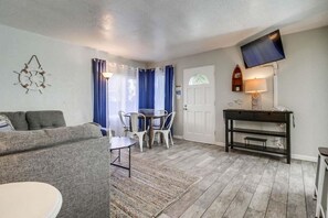 House, Multiple Beds, Hot Tub, Ocean View | Living area