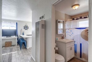 ハウス ベッド (複数台) スパ浴槽 オーシャンビュー | バスルーム | タオル、トイレットペーパー