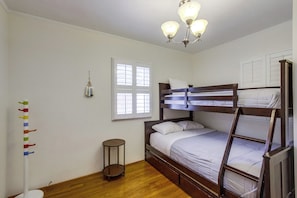 Ferienhaus, Mehrere Betten, Whirlpool, Stadtblick | 3 Schlafzimmer, individuell dekoriert, individuell eingerichtet