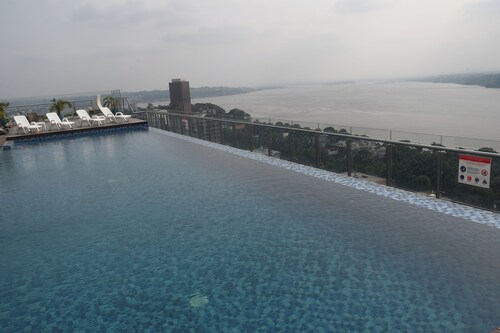 Stunning Gombe Apartment with rooftop pool & terrace in secure residential area