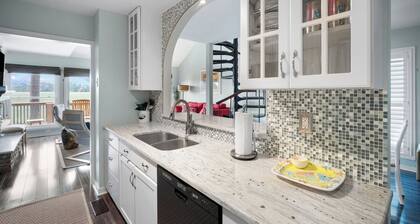 Spectacular Sunset Views, Quiet Location, Golf Cart Included, Private Deck - 7 Periwinkle Court