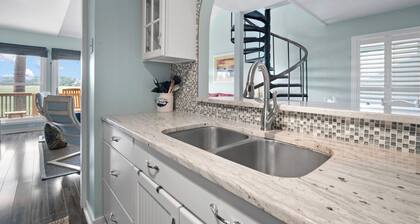 Spectacular Sunset Views, Quiet Location, Golf Cart Included, Private Deck - 7 Periwinkle Court