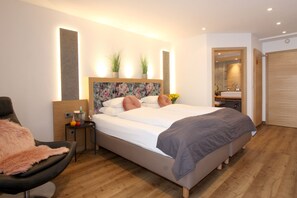 Camera Comfort con letto matrimoniale o 2 letti singoli | Biancheria da letto di alta qualità, copriletto in piuma, minibar