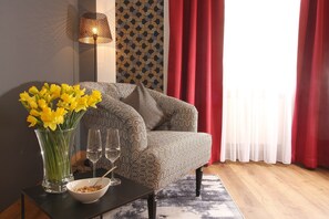 Dobbelt- eller tomannsrom – comfort | Sengetøy av topp kvalitet, dundyner, minibar og safe på rommet