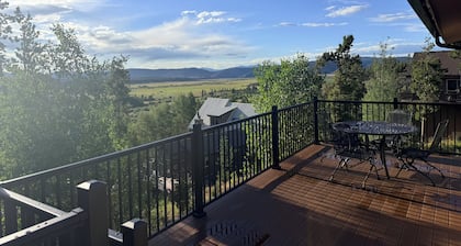 Epic Sunset Deck, Panoramic Mountain View’s. Ski, Hike, Bike, & Fish Winter Park