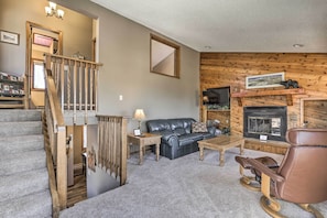 Smart TV, video games, DVD player, table football - Sunset Mountain View Townhome and Winter Park Ski/Hike/Bike Hub (Fraser)