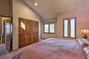 3 chambres, coffres-forts dans les chambres, bureau