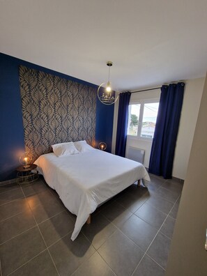 4 habitaciones, tabla de planchar con plancha, wifi y ropa de cama 