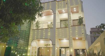 Dev Sneh Residency