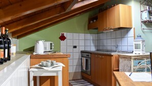 Coffee/tea maker, microwave, stovetop, cookware/dishes/utensils - Casa in Contrada - Bellano (Bellano)