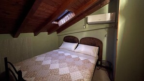 1 bedroom, bed sheets - Casa in Contrada - Bellano (Bellano)