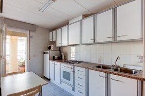 Private kitchen - Apartment in Roses Near Sand Beach (Roses)