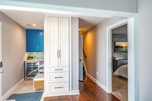 5 bedrooms, iron/ironing board, free WiFi, bed sheets