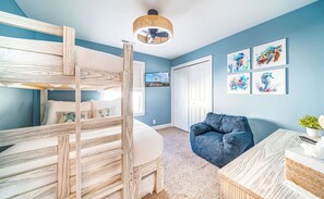 5 bedrooms, iron/ironing board, free WiFi, bed sheets