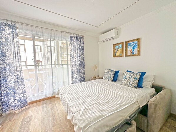 Iron/ironing board, WiFi, bed sheets