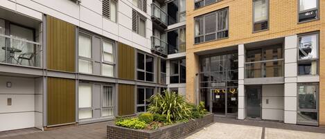 المنشأة من الخارج