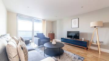 Apartment | Living area | 37-inch TV with cable channels, Netflix, streaming services