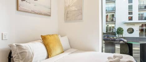 1 dormitorio, tabla de planchar con plancha, wifi gratis y ropa de cama