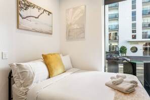 Iron/ironing board, free WiFi, bed sheets