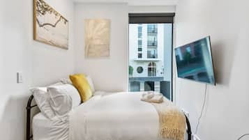 Iron/ironing board, free WiFi, bed sheets