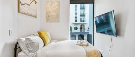 Iron/ironing board, free WiFi, bed sheets