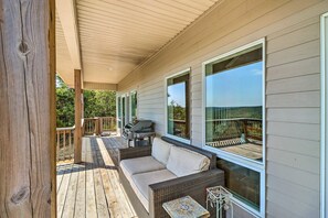 Terrace/patio - Bull Shoals Retreat with Panoramic River Views – A Peaceful Escape Awaits! (Bull Shoals)