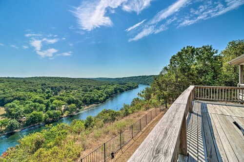Bull Shoals Retreat with Panoramic River Views – A Peaceful Escape Awaits!