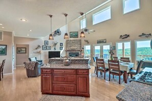 Interior - Bull Shoals Retreat with Panoramic River Views – A Peaceful Escape Awaits! (Bull Shoals)
