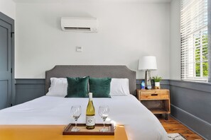 2 室のベッドルーム、アイロン / アイロン台、インターネット