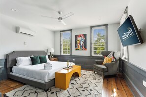 2 bedrooms, iron/ironing board, Internet - Precious Gem - Suite B | Blocks from King St (Charleston)