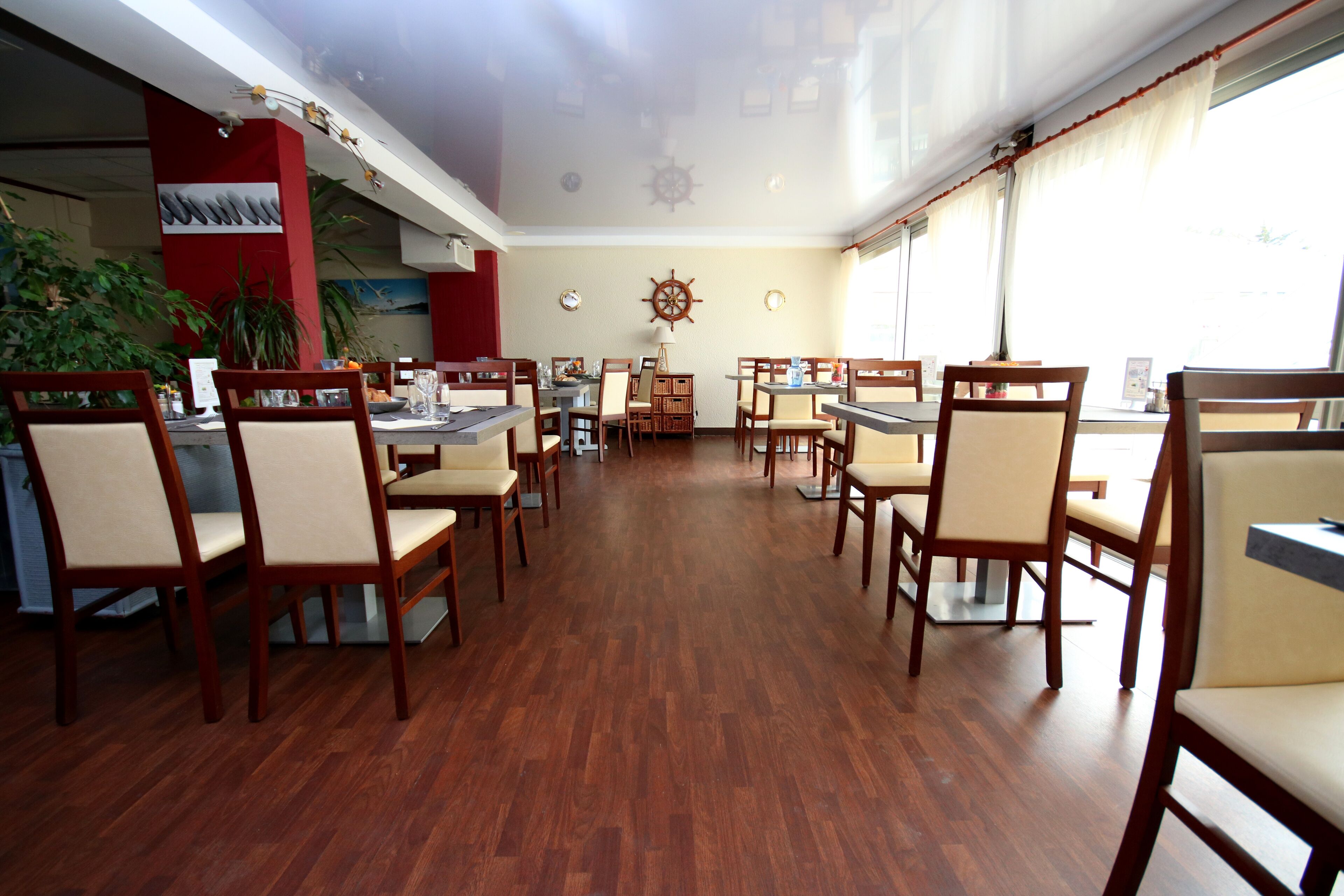 Buffet breakfast on weekends (EUR 15 per person)