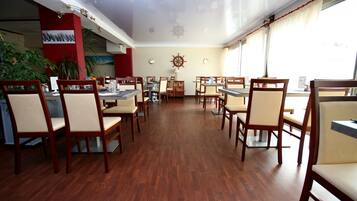 Buffet breakfast on weekends (EUR 15 per person)